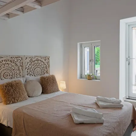 Spacious House With Cottage&pool