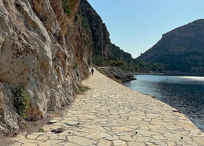 Spacious House With Cottage&pool Villa