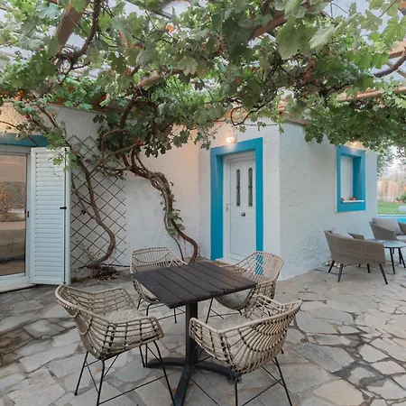 Spacious House With Cottage&pool Villa *