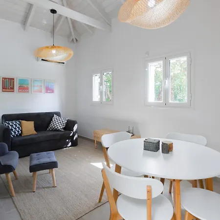 וילה Spacious House With Cottage&pool נאפפליו