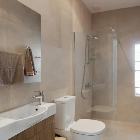 וילה Spacious House With Cottage&pool נאפפליו